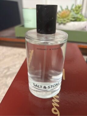 Salt & Stone Clear Beramontv& Hanoki /Glass Perfume Bottle - 100 ml/ Black Cap